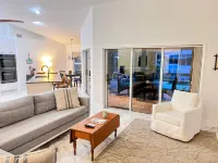 3-Bedroom Waterfront Pool House in Manatee Bay. Byob: Bring Your Own Boat