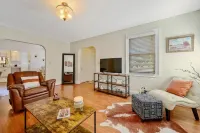 Center Street Retreat - One Block from Downtown Apex