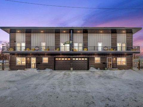 Lambeau Legends I - Brand new 4 bedroom, 2.5 bath 0.3 miles to Lambeau Field!