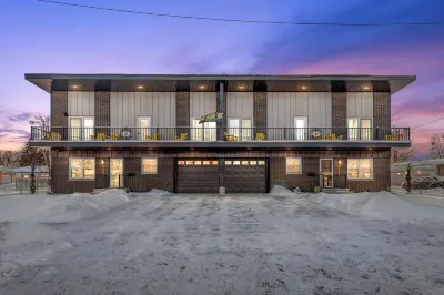 Lambeau Legends I - Brand new 4 bedroom, 2.5 bath 0.3 miles to Lambeau Field!