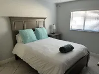 Naples Pool Home, Walk to Vanderbilt Beach & Mercato