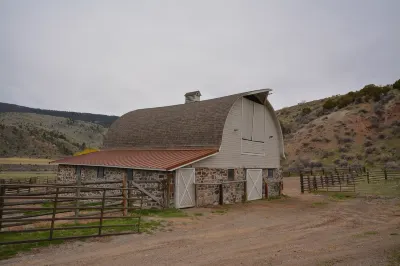 Yellowstone River View Condos, 10 min to Yellowstone Park on Historic Ranch