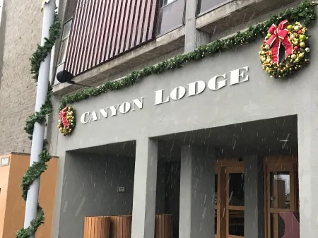 Mammoth Condo, 2 Beds+ 2 Baths, Next to Canyon Lodge-Mammoth Ski & Racquet Club