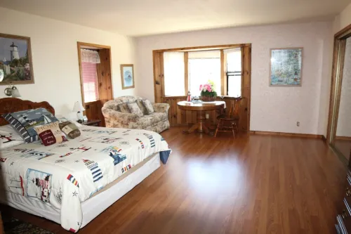 Ocean's Breeze, a welcoming space to gather in the 'Heights Pet friendly! 모로베이 호텔