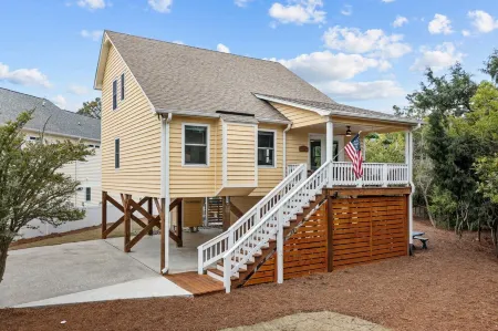 *Heated Pool Oasis* Oceanside * Standalone Beach House * Centrally Located*