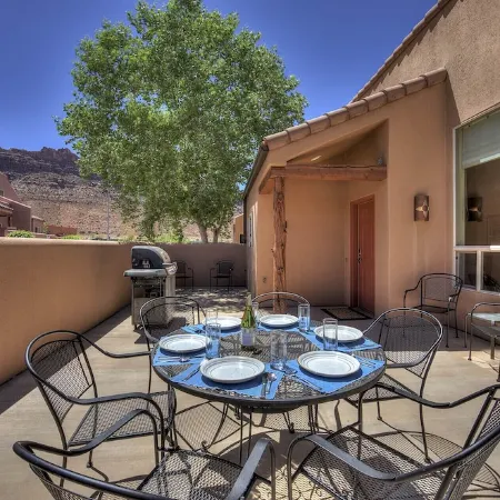 Quiet & Spacious Rim Village Townhome, Views, 2 King Beds, Community Pool/Spa