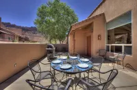 Quiet & Spacious Rim Village Townhome, Views, 2 King Beds, Community Pool/Spa