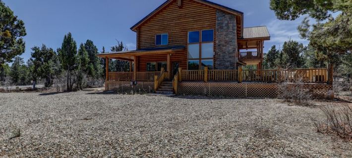 Spacious 4Br Cabin Near Zion · Stargazing Deck, Trails, Pool Table & Family Fun Hotels in Kane County