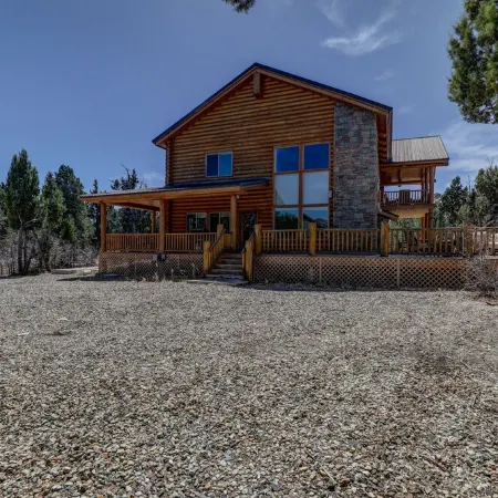Spacious 4Br Cabin Near Zion · Stargazing Deck, Trails, Pool Table & Family Fun