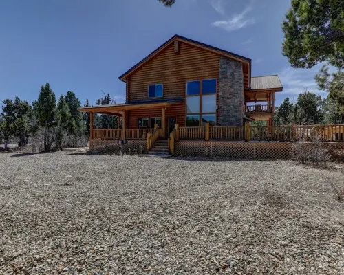 Spacious 4Br Cabin Near Zion · Stargazing Deck, Trails, Pool Table & Family Fun Hotels in Kane County