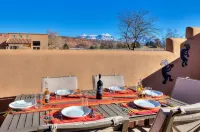 2 King Beds, Amazing Views, Pool-seasonal & Hot tub-year round