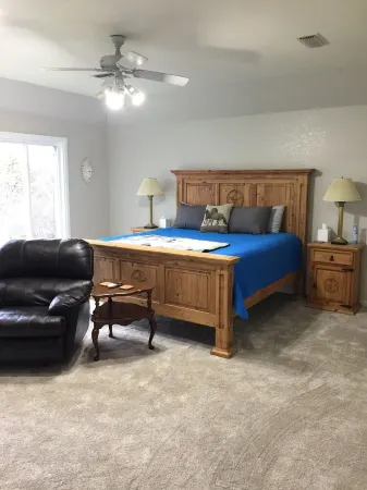 Private Country Home on 4 Acres, Open Space, Pool, Hot Tub, Gameroom, Pond