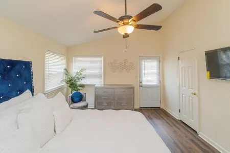 Spacious 2 BR Westminster Wonder w/ Porch & Office Отели рядом с достопримечательностью «Монтгомери Музеум оф Файн Артс»