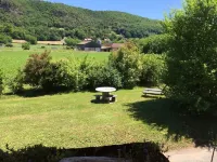 "Le Pigeonnier", in the valley of the 5 castles in Périgord Noir Hotels in Vézac