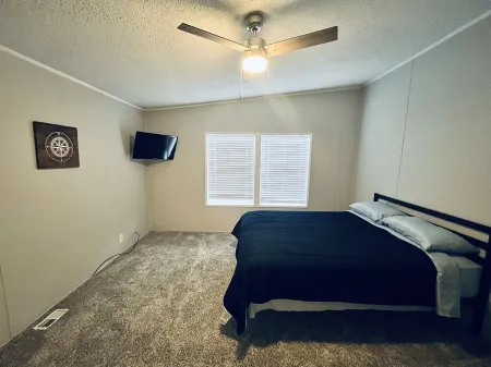 4 Bedroom House with Hot Tub and Game Room!!