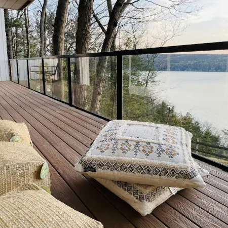 Mid-Century modern Lakeview Stay