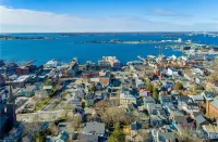 Beautiful downtown retreat, walk everywhere!