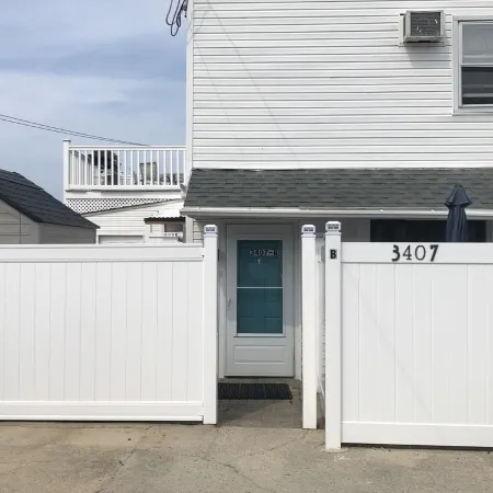 Brigantine Top Location Near Beach, Eateries, Casinos! 12 Noon Checkout. Dogs OK