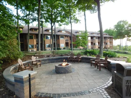 DOOR COUNTY GETAWAY @ LANDMARK RESORT - Cozy 1 BR. Wood-view EGG HARBOR