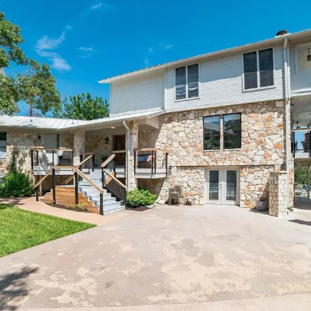 Perfect Family Paradise on Lake Travis with Pool