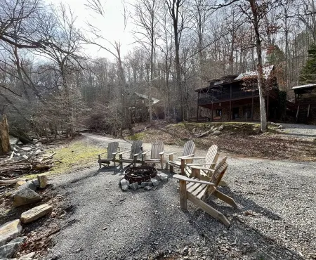 Shady River Retreat -- Your Riverside Paradise!