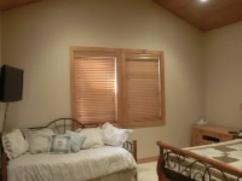King’s Cabin Mtn Retreat at Shaver Lake! – Nr Village, wifi, A/C, Prem Property! Hotels in Shaver Lake