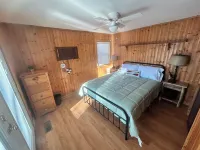 Relaxing Rock Creek Cottage on Smith Lake