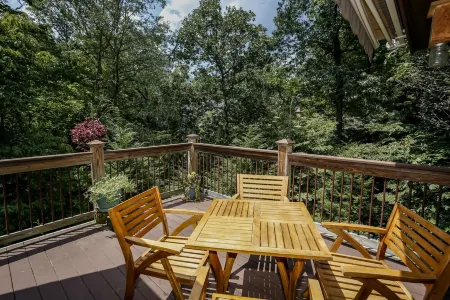 RESORT NEIGHBORHOOD - Pools, Tennis, Golf, Trails, Fitness, Lake, & Restaurants