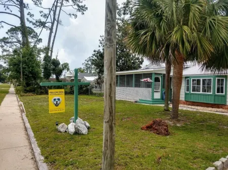 Charming Pet Friendly Cottage 1) in Downtown Port St Joe