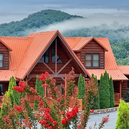 Large Mountaintop Cabin Sleeps 16! Blue Ridge Mountain Views & Wraparound Deck