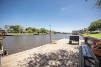 "THE TEXICAN" - Beautiful, Waterfront Home on Caney Creek