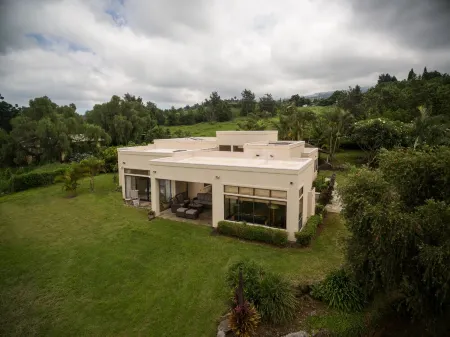 Island Sunset Villa: Your Maui Escape with Ocean & Stunning Sunsets Views