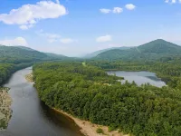 Charming Woodstock Skylight Retreat- Just 10 Minutes from Loon Mountain!