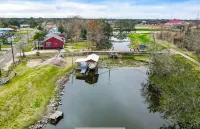 Spacious 5-bedroom house with WiFi, AC in charming Lafitte