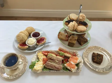 Set on a working Dairy farm  stunning views, a hot tub and pet freindly