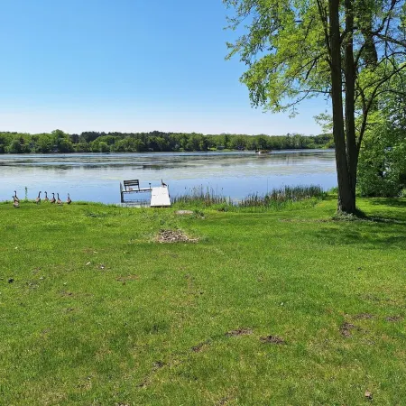 Lake Buffalo home, large lot, pet friendly