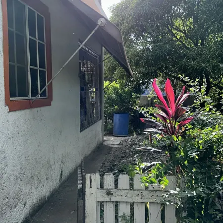 Charming Kingston Getaway - Private Room with Shared Facilities