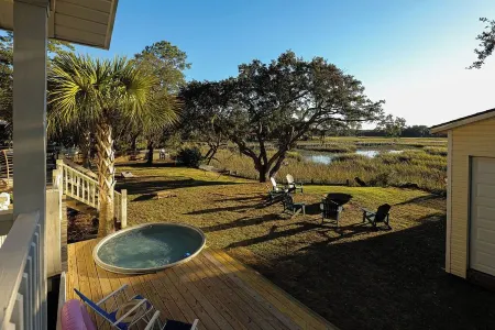 Dockside Dreamhouse - Coast into Relaxation!