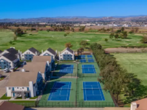 奧克斯納德 - 裏弗裏奇駐橋套房酒店 奧克斯納德酒店