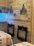 Cabin Unit 4 of 6 with AC and WiFi in serene Paige
