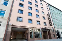 King's Hotel Center Superior Hotels near REWE
