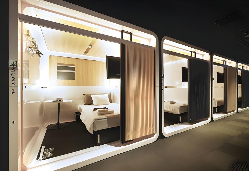 퍼스트 캐빈 아카사카