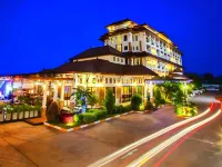 Royal Nakhara Hotel and Convention Centre Hotels near Sala Keoku