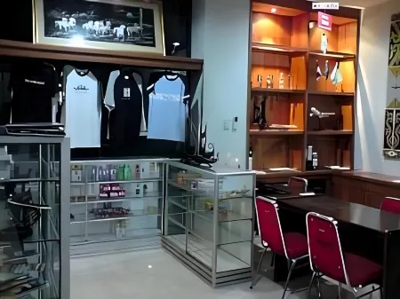 Amans Hotel Отели в г. Sirimau