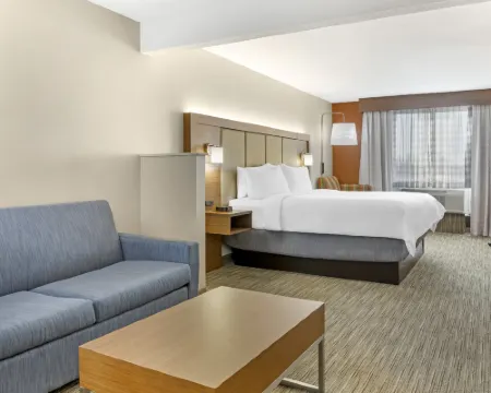 Holiday Inn Express & Suites LOUISVILLE SOUTH-HILLVIEW by IHG Hotels in Hillview