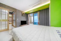 Geoje Island Jangmok Hawaii Pension (Caravan) - Pet-friendly