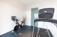 Cliffside Glass House Ocean Views • Hot Tub • Gym