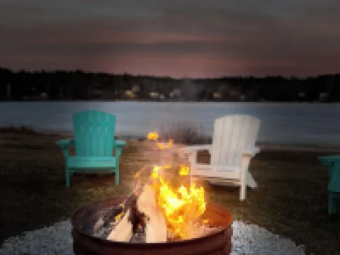 Lakefront, game room, firepit, kayaks, pedal boat, frog mat, canoe Hotels in Barnstead