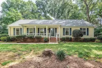 Stunning Updated 3Br 2BA Mint Hill Retreat Near All That Charlotte Has to Offer!
