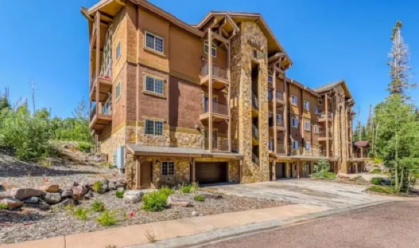 Spacious Condo with a Beautiful View and Lots to do in Brian Head UT. BL-25016